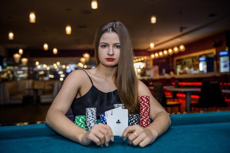 Aplikasi spbu slot menampilkan halaman utama dengan meja dealer langsung dan permainan slot